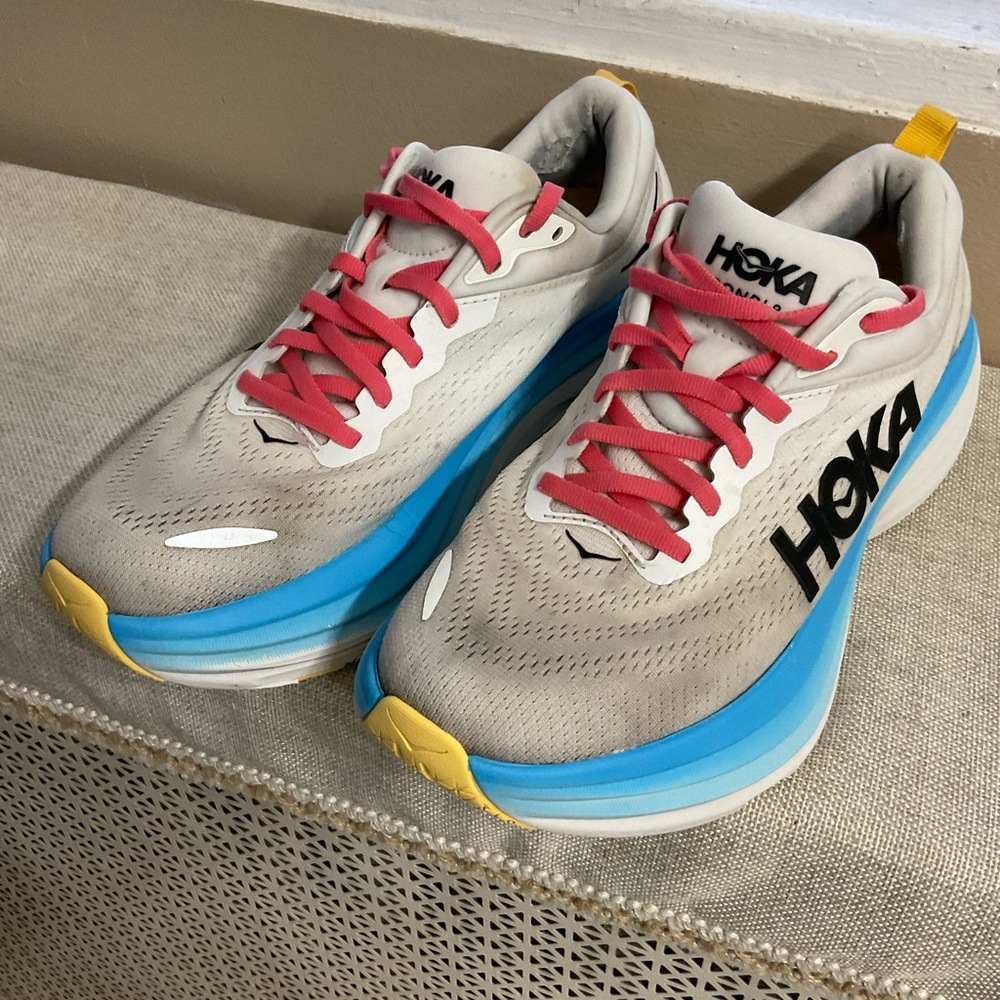Hoka One One Womens Bondi 8. In Excellent Condition. Women’s 8.5.